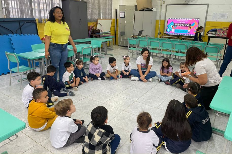 Unidades Educacionais recebem ações educativas do PROCOR na semana de lançamento do selo “Escola Antirracista”