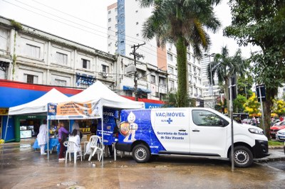 Vacimóvel inicia segunda semana de atuação com vacinação contra a gripe e atualização de caderneta em São Vicente