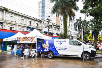Vacimóvel percorre São Vicente com vacinação contra a gripe e atualização da caderneta