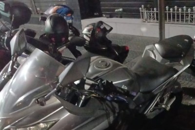 Veículo furtado é recuperado por agentes de trânsito no Centro de São Vicente