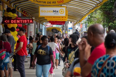 Vendas em São Vicente aumentam 20% durante feriado em cidade vizinha
