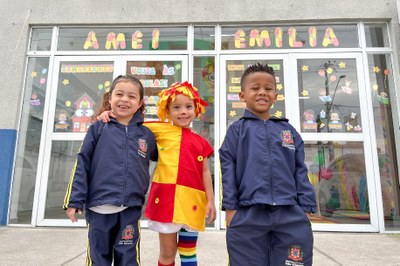 Volta às aulas em São Vicente diverte e acolhe alunos da AMEI Emília nesta segunda (28)
