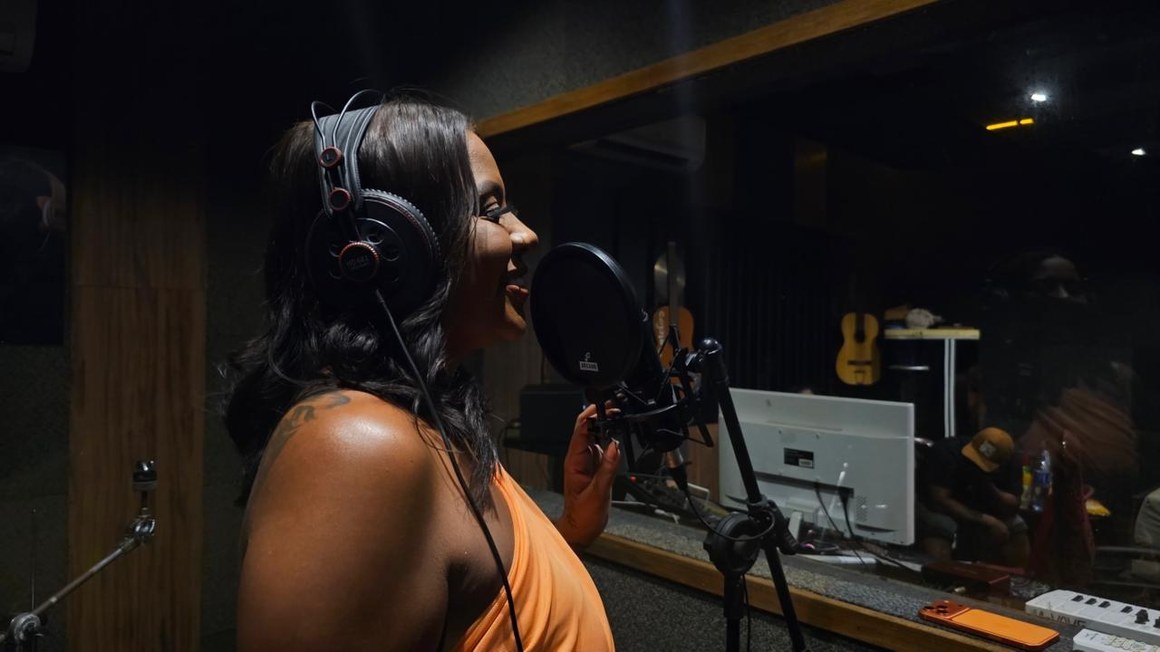 Do Humaitá para o mundo: MC Rita leva nome da Área Continental e inspira nova geração de São Vicente