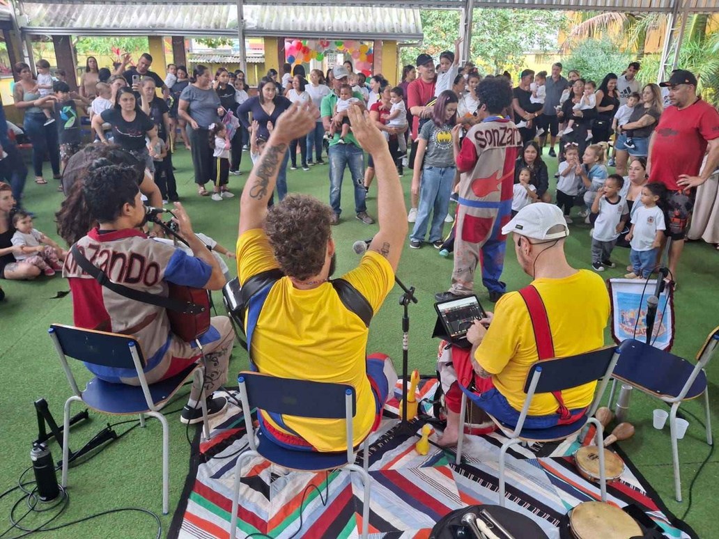 Semana do Brincar reúne crianças e famílias em ação especial na rede municipal de São Vicente