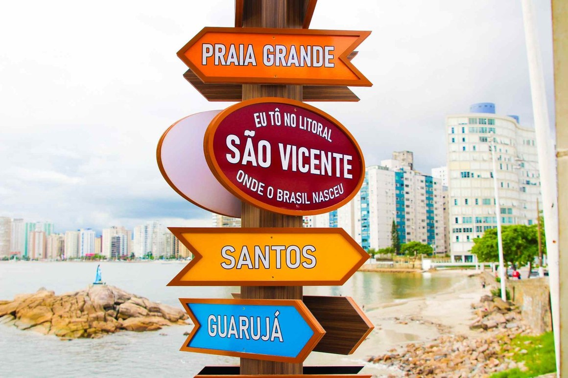 São Vicente instala totem turístico na Praia do Itararé