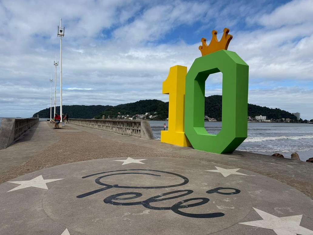 De verde e amarelo, Píer do Pelé entra no clima da Copa com decoração especial