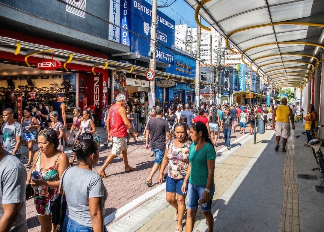 Procon realiza fiscalização no comércio de São Vicente em ação pelo Dia do Consumidor