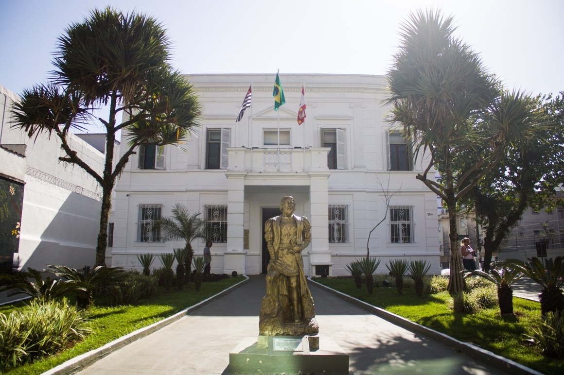 São Vicente abre concurso público para professores em 2026, com 58 vagas